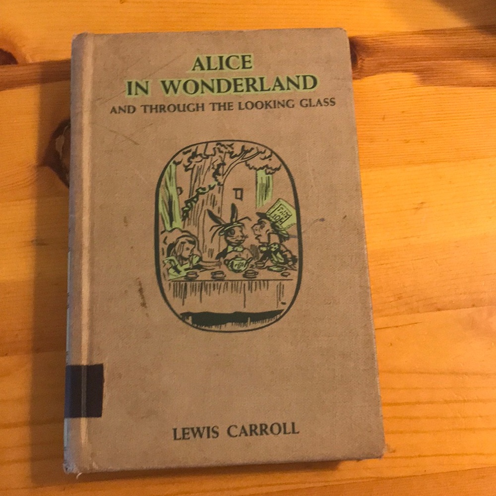 Alice in wonderland Lewis Carroll